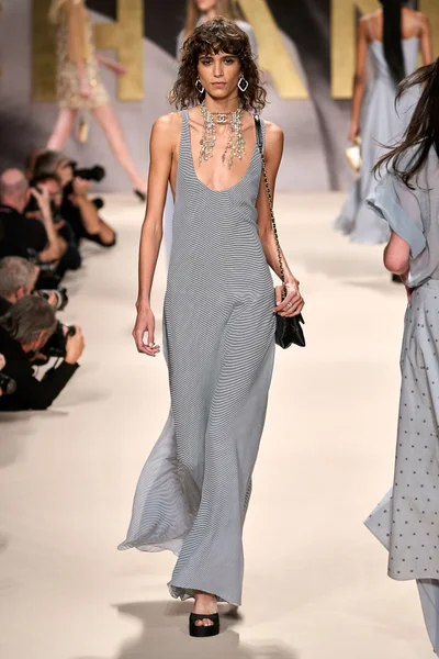Look 25